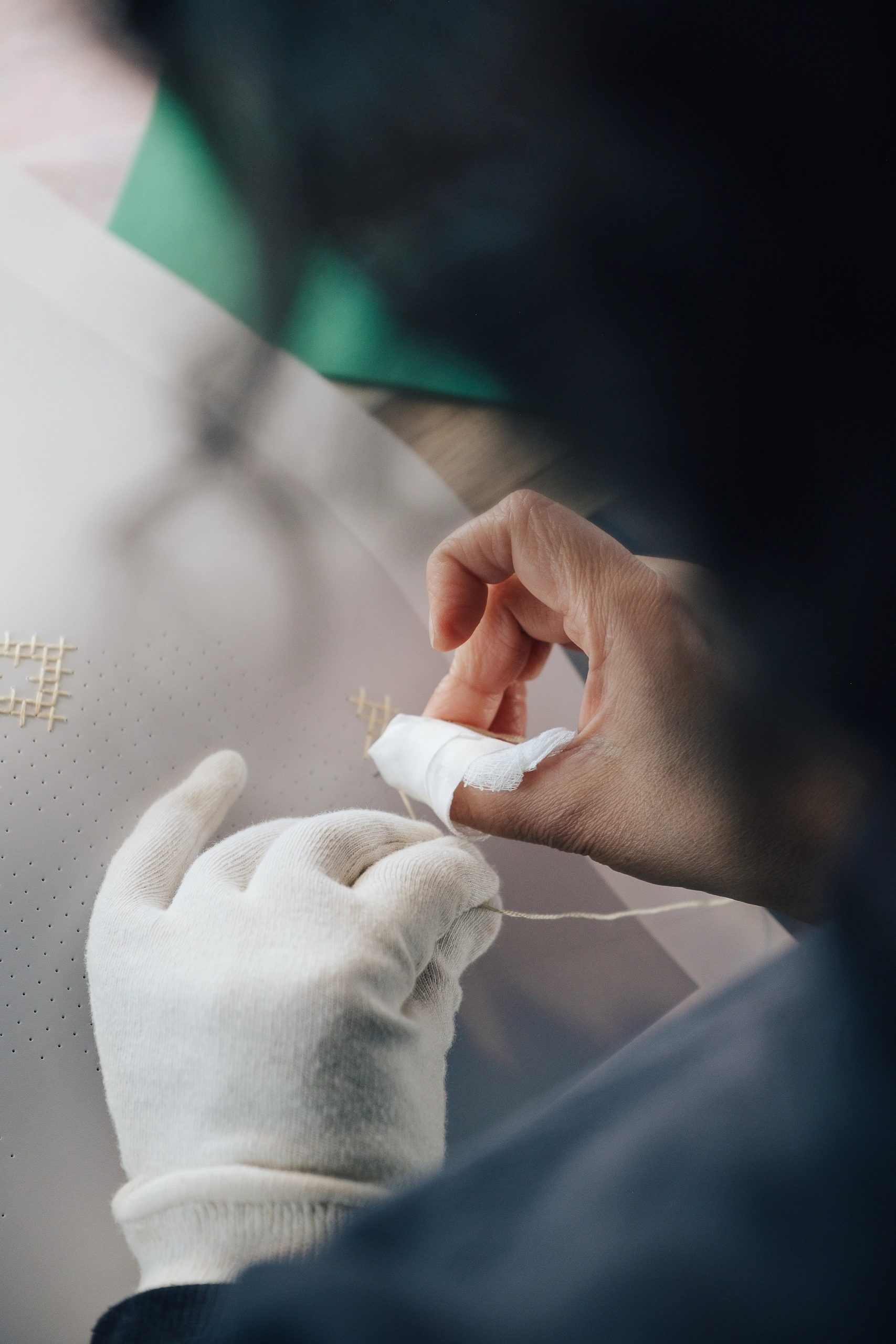 Bela stitching Mónica's portrait.